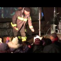 Vivilauria 2015, l'associazione Magna Grecia e i Vigili del Fuoco dedicano una serata ai bambini in occasione della Befana. Ospiti d'onore: i talenti di "Note strofe del Natale". Ricordati Pino Mango e Pino Daniele 